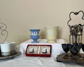 Wedgwood Jasperware  Vintage Egg Cruet Silverplate Set
