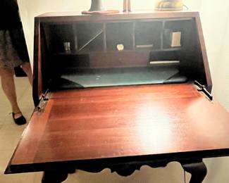 Thomasville Queen Anne Style Drop-Front Secretary Desk