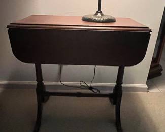 Antique Mahogany Pembroke Drop-Leaf Table