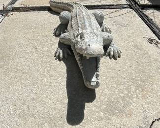 Alligator Garden Statue