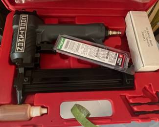 Craftsman 351.18310 18 Gauge Brad Nailer Kit