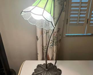 Meyda Tiffany Style Stained Glass Table Lamp
