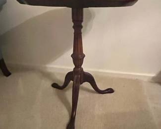 Chippendale Style Pie-Crust Tilt-Top Table