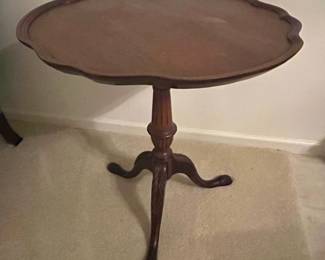Chippendale Style Pie-Crust Tilt-Top Table
