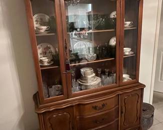 Thomasville Tableau Collection Country French Provincial China Cabinet