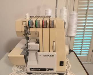 Singer Ultralock 14U64A Serger