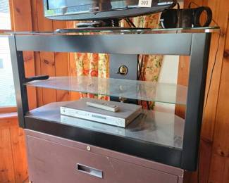 099 glassandmetaltvstandentertainmentc