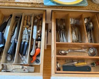 153 assortedkitchenutensilsandflatwarel