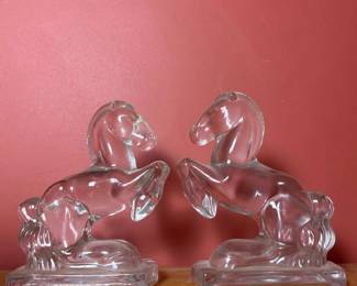 054 pairofclearglasshorsebookends