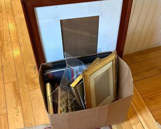 182 assortedpictureframesandphotoalbum