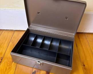 226 metalcashboxwithkeyandremovabletr