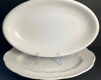 201 pairoflargewhiteporcelaindinnerser