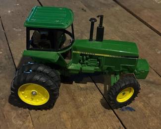 168 johndeerediecasttoytractor
