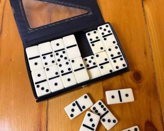 027 doublesixdominoessetinvinylcase
