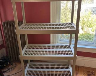 240 keterplasticutilityshelfunitwithve