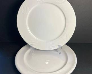 200 pairoflargewhiteporcelaindinnerser