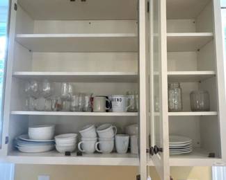 172 assortedwhitedinnerwaremugsandglass