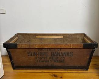 003 vintagesunripebananaswoodencrate