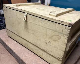 119 woodstoragetrunkinprimitivestyle
