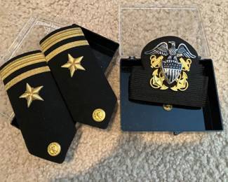 1960's US Navy uniform shoulder boards, hat insignia