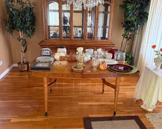 Various vintage kitchen ceramics and glassware