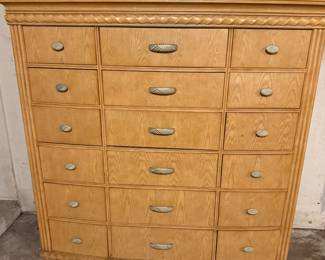18 drawer master chest