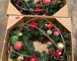 Beautiful 2 piece holiday wreath set