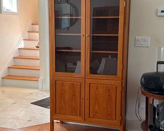 MIDCENTURY MODERN TEAK DISPLAY CABINET