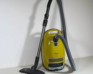 MIELE COMPLETE C3 CALIMA POWERLINE CANISTER VACUUM WITH PARQUET TWISTER