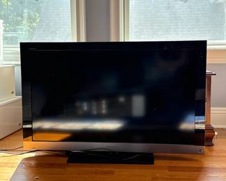 SONY BRAVIA LCD DIGITAL COLOR TV MODEL KDL-40EX500