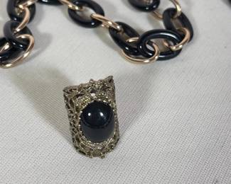 (4pc) GROUP OF ASSORTED COSTUME JEWELRY