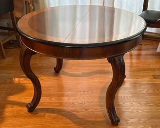 EMPIRE STYLE ROUND DINING TABLE WITH SCROLL FEET