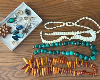MALACHITE, AMBER, AND ASSORTED COSTUME JEWELRY GROUP