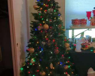 Pre-Lit Artificial Christmas Tree