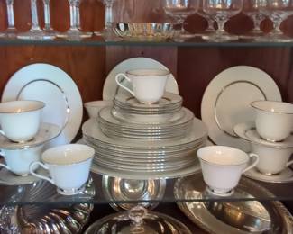 Oxford Bone China Lexington Pattern Dinnerware Set