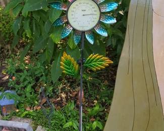 Decorative Sunflower Garden Thermometer Stake with Solar Light