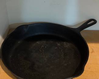 Vintage Wagner Ware Cast Iron Skillet