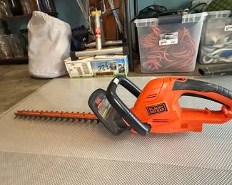 Black+Decker 20-inch Electric Hedge Trimmer