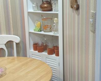 White Arched Corner Display Shelf with Cabinet