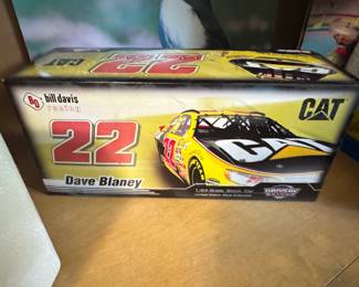 Action Racing 1:24 Scale Ward Burton #22 CAT Dodge Intrepid
