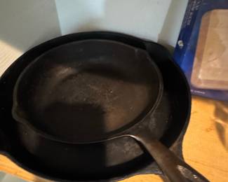Vintage Cast Iron Skillets - Wagner Ware Sidney