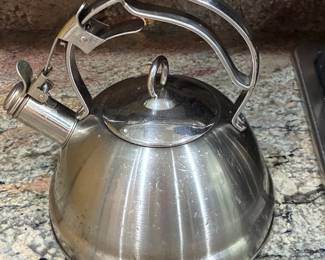 Professional Quality 2.7 Quart Whistling Tea Kettle