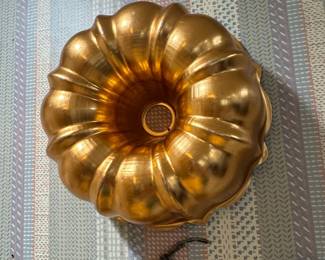 Nordic Ware Anniversary Bundt Pan (Gold)