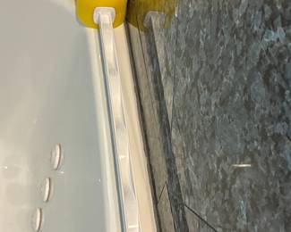 Extendable Bathtub Scrubber with Yellow Sponge
