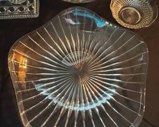 Vintage Indiana Glass Starburst Ribbed Serving Bowl
