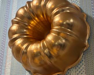 Vintage Copper Tone Bundt Pan / Jello Mold
