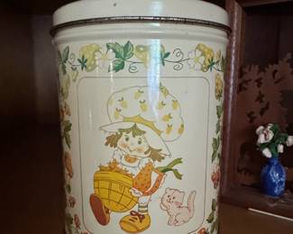 Vintage Strawberry Shortcake Cheinco Metal Cookie Tin Container w Lid 1980's