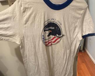 Vintage 1980s Johnson Space Center Columbia STS-1 Mission T-Shirt