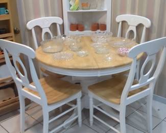 East West Furniture 5-Piece Oval White Finish Solid Wood Top Dining Table with 4 Chairs