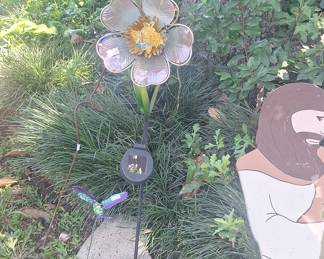 Solar Powered Decorative Garden Flower Stake with Hummingbird Ornament